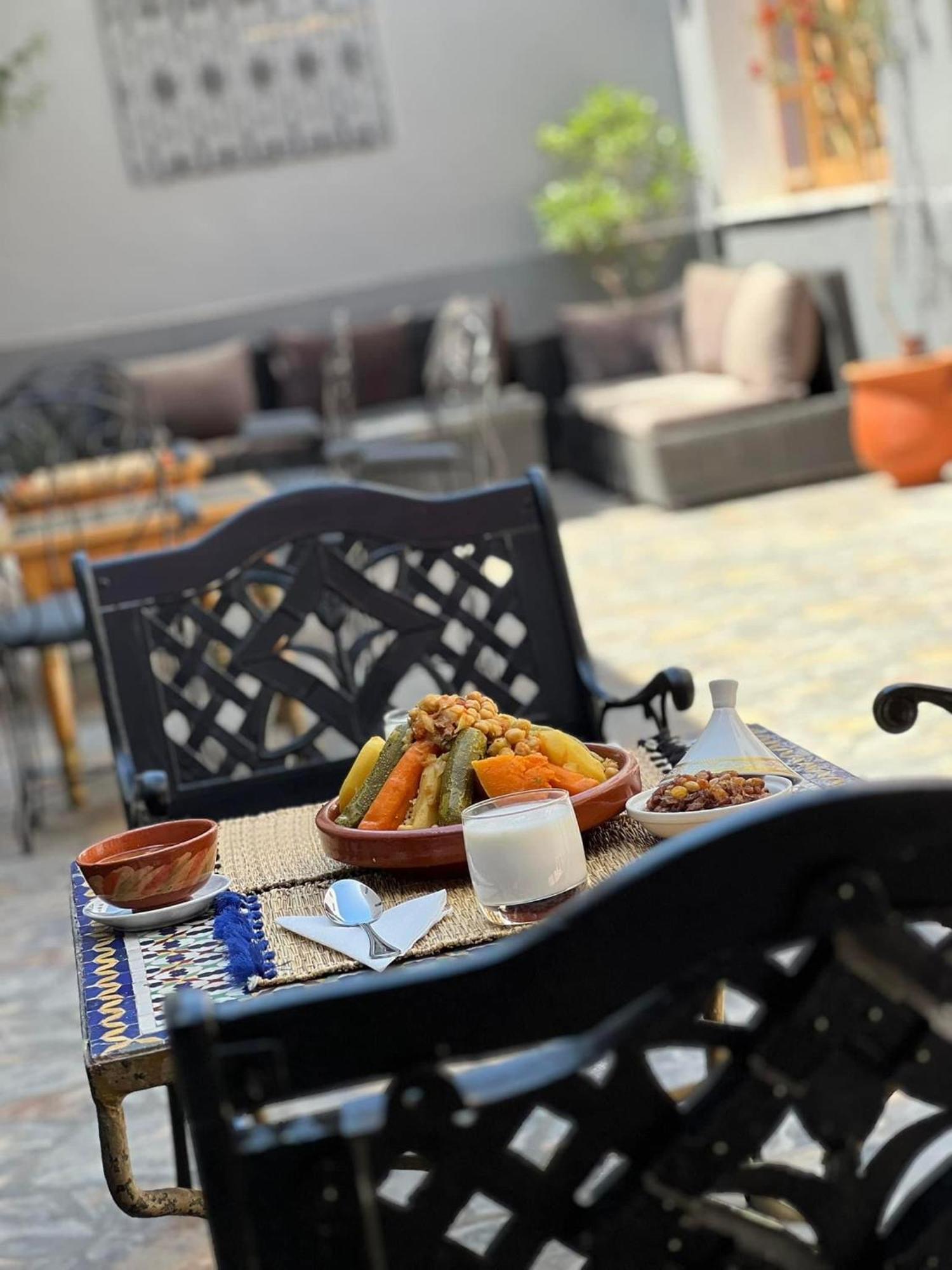 فندق Amor Hotel 2*
